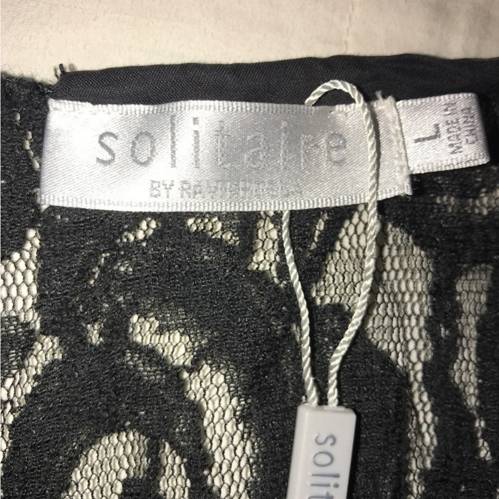 Solitaire lace blouse - Picture 2 of 2